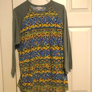 LuLaRoe "Randy" tee, Size: 2XL, blue/yellow multi-color tee w/ grey sleeves